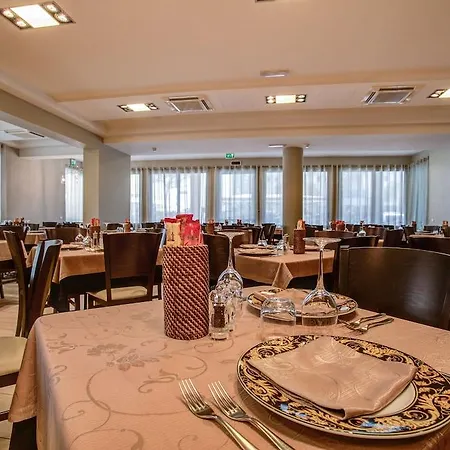 Отель Fiamma & 4*