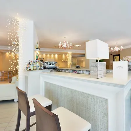 Отель Fiamma & 4*